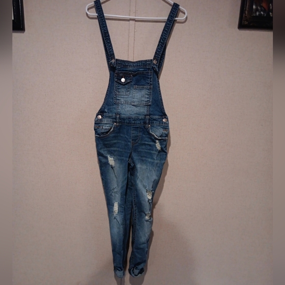 Almost Famous Overalls  Size 1 used only twice excellent condition - Picture 1 of 5